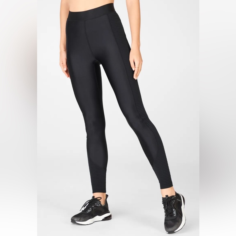 Fabletics Ultra High Waisted Motion Shone legging small